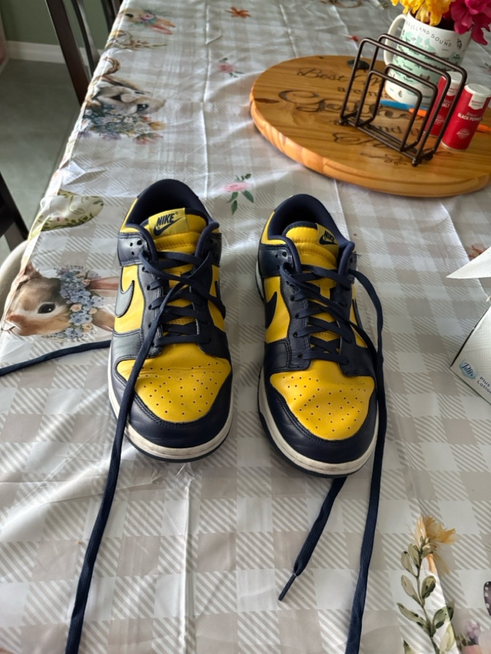 Nike Low-Top Sneakers in Michigan Colorway - Picture 2 of 2
